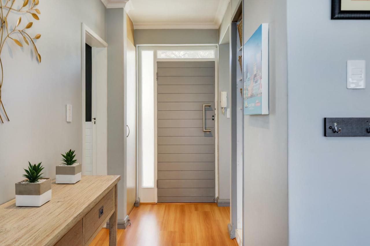 Backup-Powered Bantry Bay View 2 Bed Apartment Cape Town Exterior foto