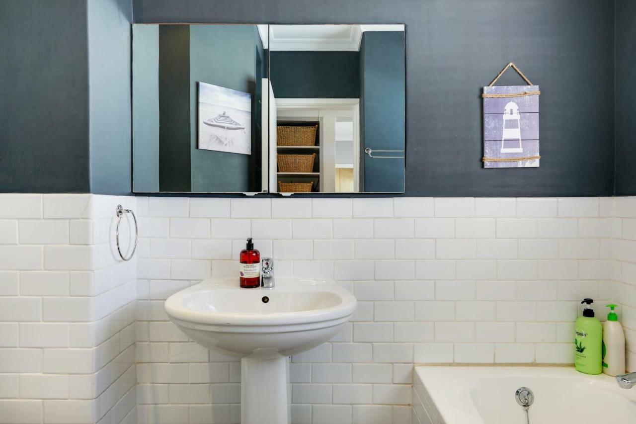 Backup-Powered Bantry Bay View 2 Bed Apartment Cape Town Exterior foto