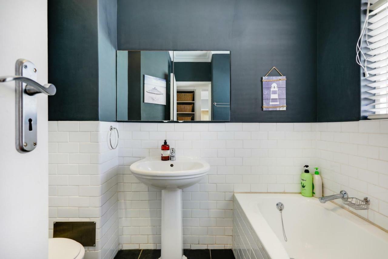 Backup-Powered Bantry Bay View 2 Bed Apartment Cape Town Exterior foto